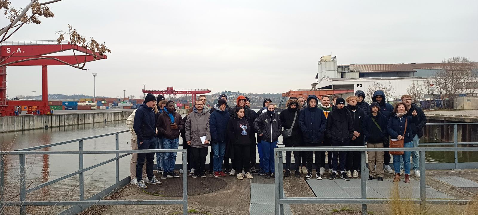 Visite du port par des étudiants en BTS Logistique