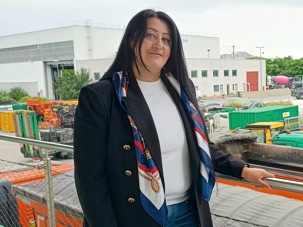 Portrait de Kamélia Nouradine, chargée d'affaire chez Colas